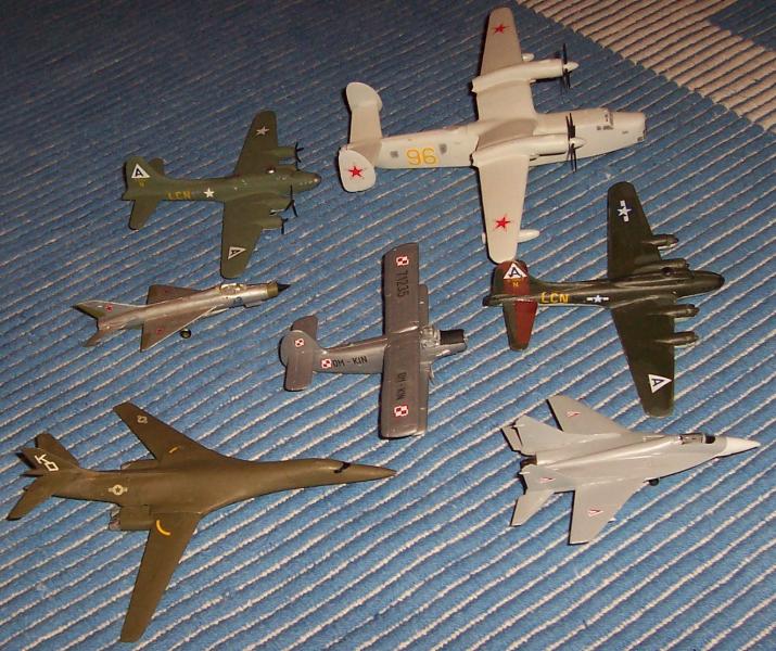 1/200, 1/144 és 1/100 repülők 15000 Ft az egész

Darabonkét is eladó