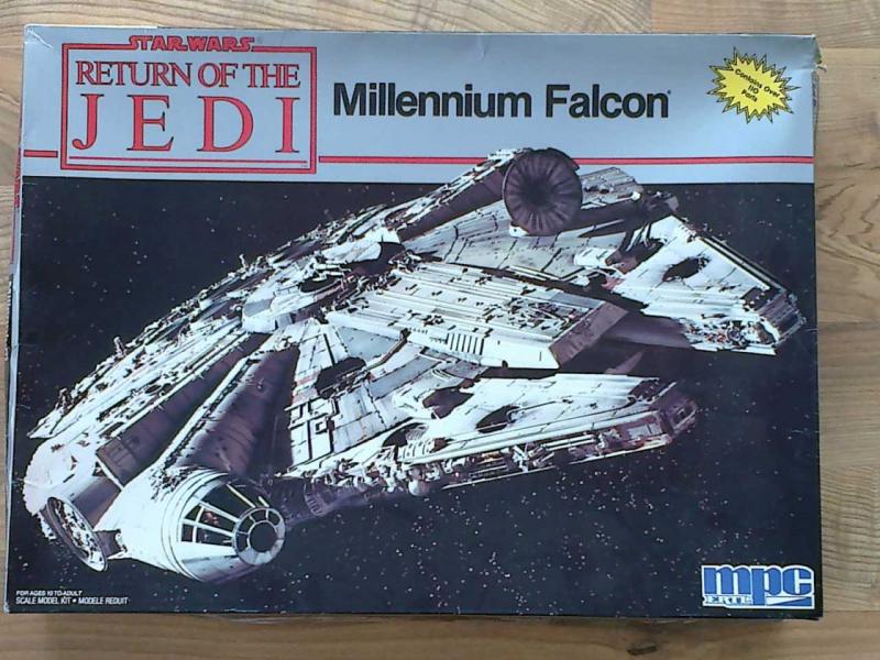 falcon

AMT Millenium Falcon mára már elég nehézkes a beszerzése, de nem lehetetlen, ára: 10000ft + posta