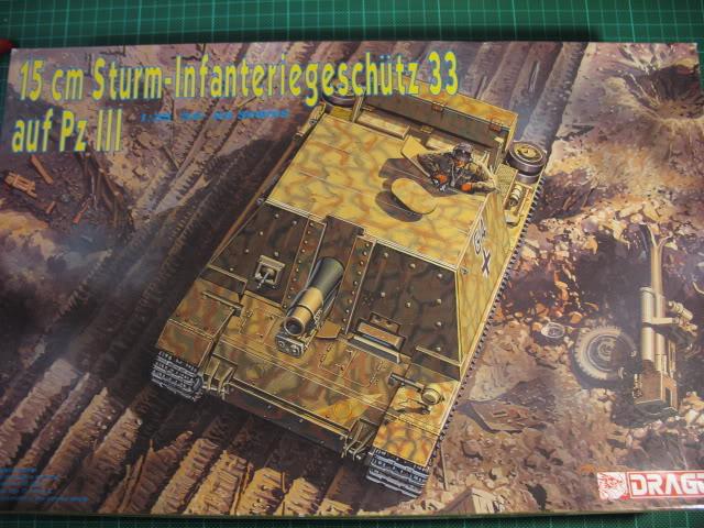 1/35 Dragon: Sturm-Infanteriegeschutz 33 auf Pz. III.

11 500 Ft