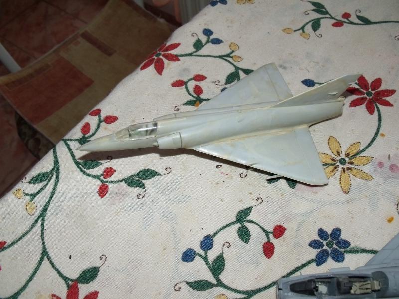 Mirage IIIE

1/72-es ismeretlen gyártó, a lábai nincsenek meg, karóra húzva megépíthető(maratott)
400.-