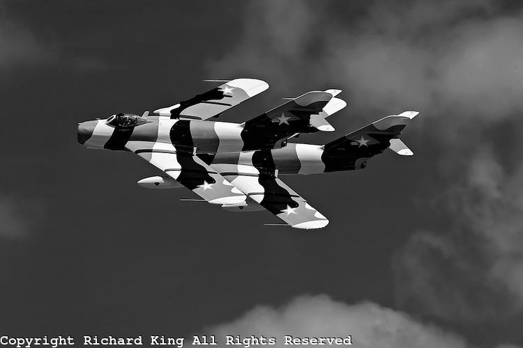 Black-Diamonds-Mig-17-L-39-Albatros-Russian-12-010601-bw-vv