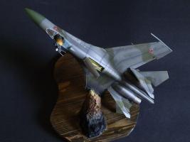 Szu-27, Italeri + Pavla, 1:72

K-nak csúfolják, pedig semmi köze a tengerészeti Szuhojhoz. Azt hitték elég a sima B-hez hozzácsapni egy kacsaszárnyat, és ezzel el is van intézve. Értelemszerűen ez egy B verzió :)