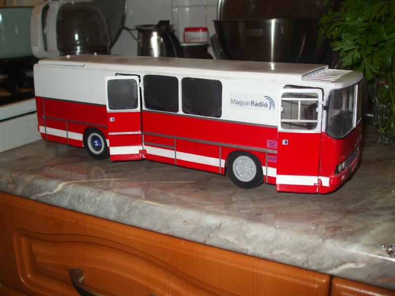 Ikarus 256 MR közvetítőkocsi és rádió

A Magyar Rádió közvetítőkocsijának modellje,amiben van egy rádió is