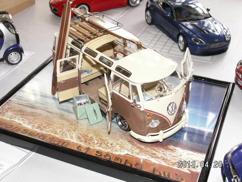 1:24 Revell Volkswagen T1 Samba Bus