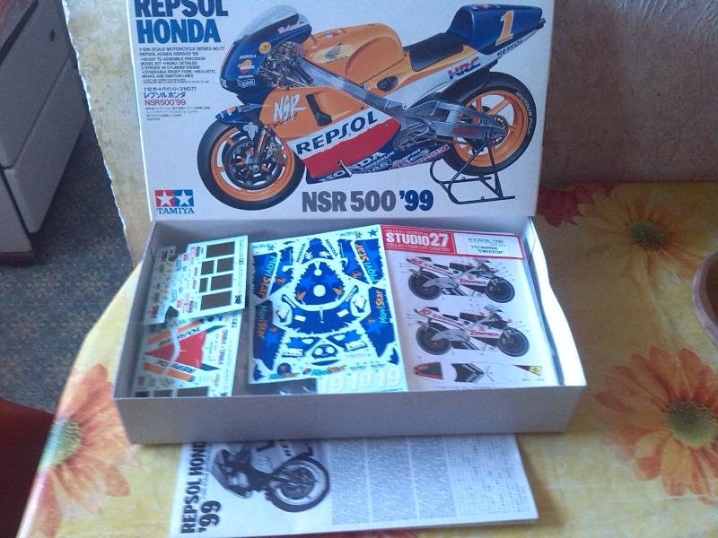 1:12es Tamiya motor,elkezdett a képen látható kettő matricával,az egyik stúdió27es matrica ami magában 5600ft volt