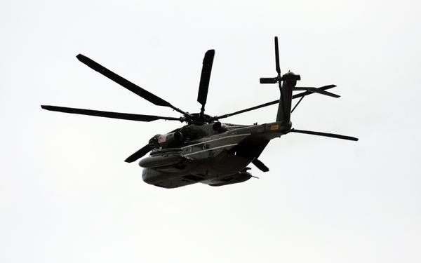 sikorsky-ch-53e-sea-stallion-u-s-m-c-hmx-1-nighthawks-marine-one-escort-departs-efd_l