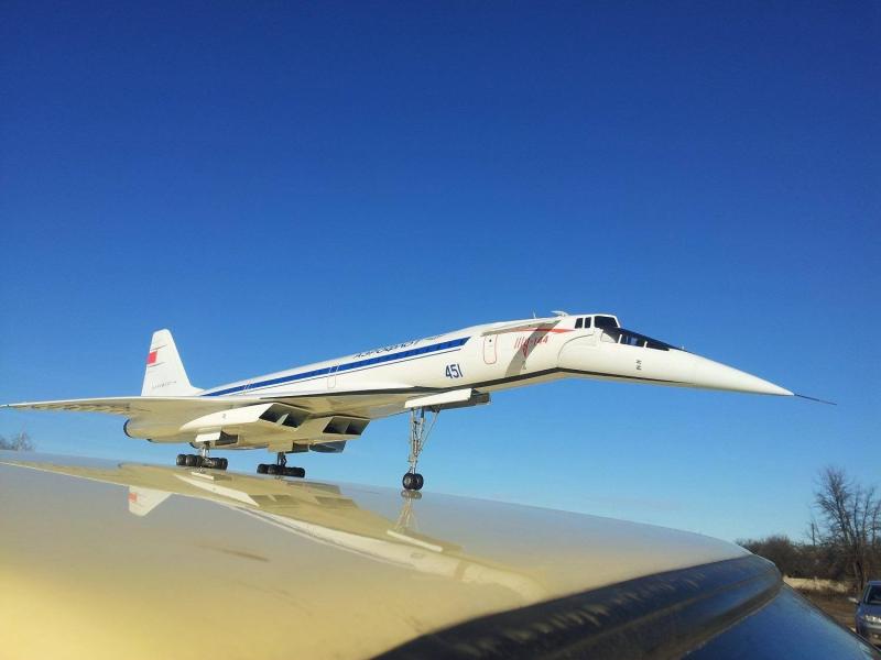 tu-144