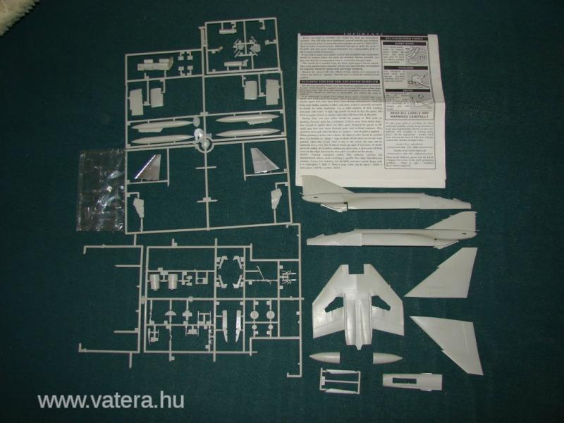  Esci F-4E doboz és matrica nélkül 2500Ft