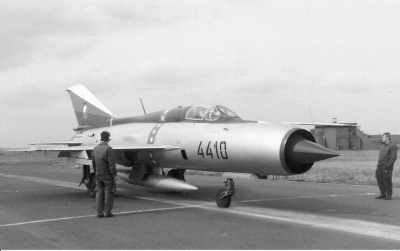 MiG-21PFM_4410_odlet__b