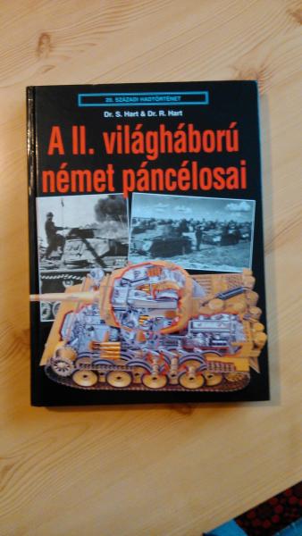 A II. világháború német páncélosai 2200-  156 oldal, a német páncélosok története, adatai