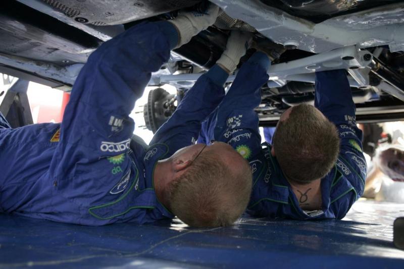 74891_ford-service0810fintw078