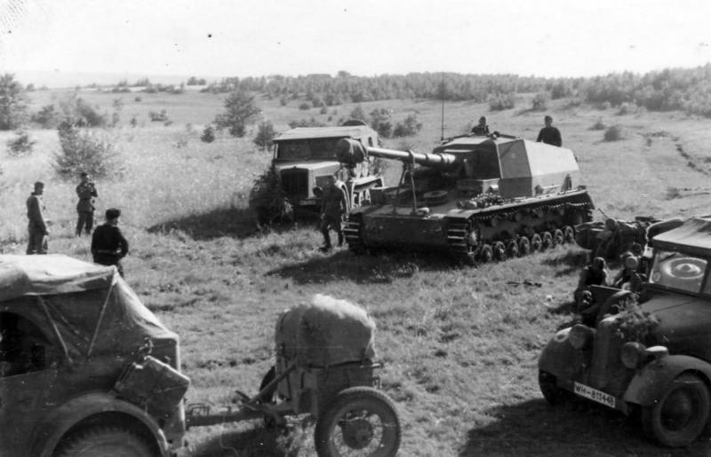 Dicker_Max_10.5_cm_K18_auf_Panzer_Selbstfahrlafette_IVa_Russia