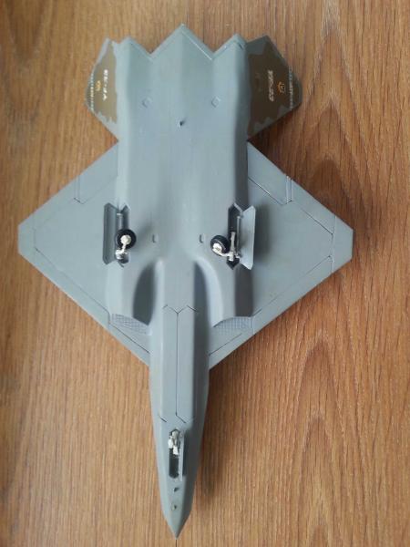 Italeri YF-23 b 800 ft