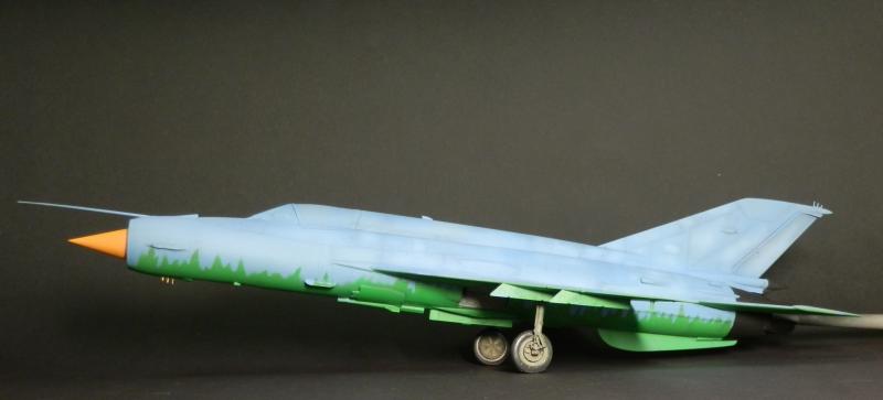 MiG-21MF

A fotózás még mindig nem az erősségem, de talán a látszik a lényeg.