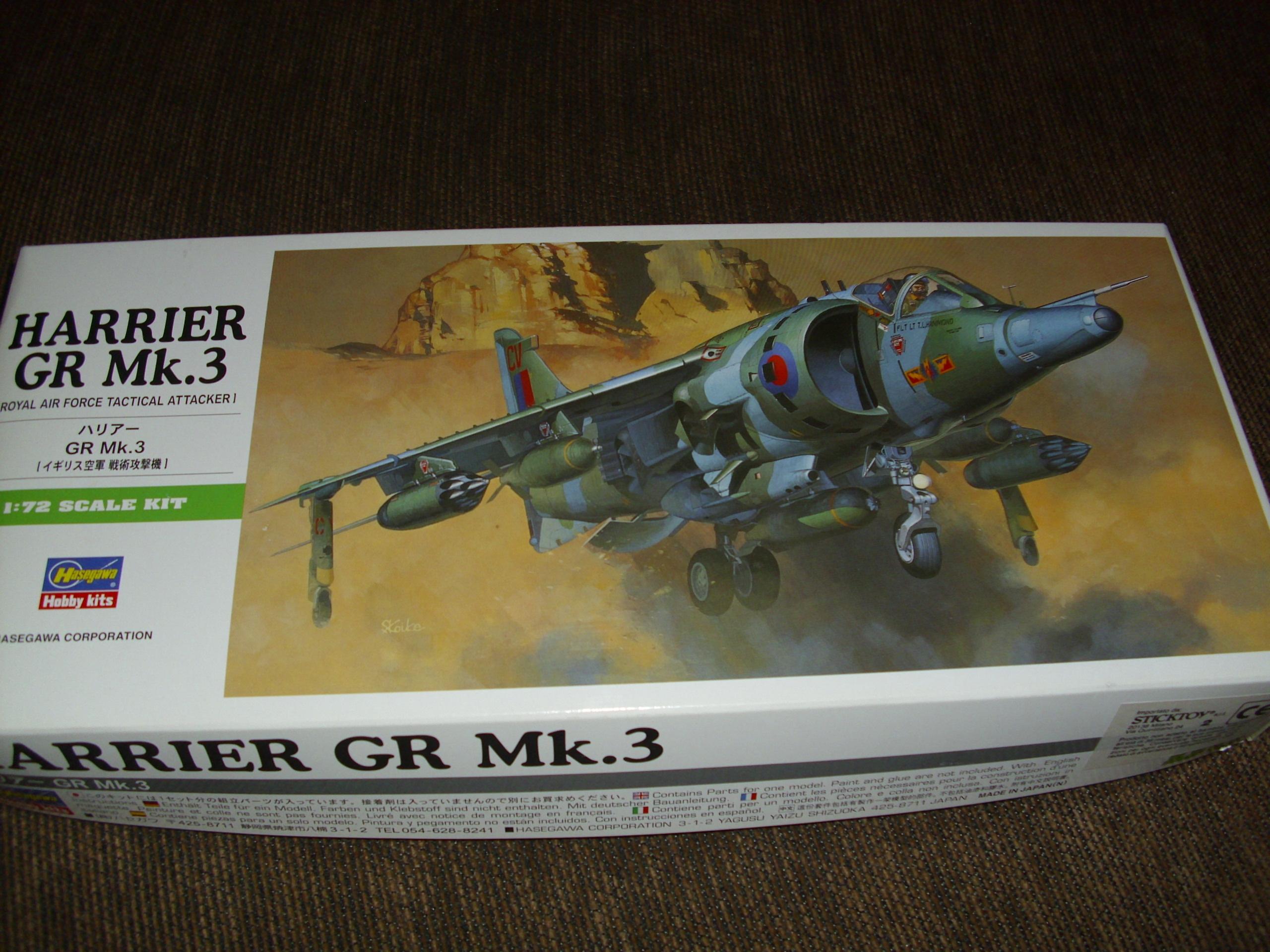 Harrier Gr-3 

Törzsfelek ragasztva,elkezdett állapot,festve nincs