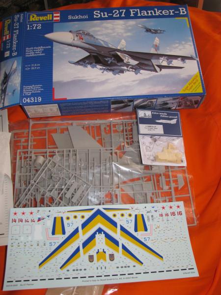 Su-27_Revell_(Hasegawa)_1-72_+Pavla gyanta kabin+tető_7000Ft_1