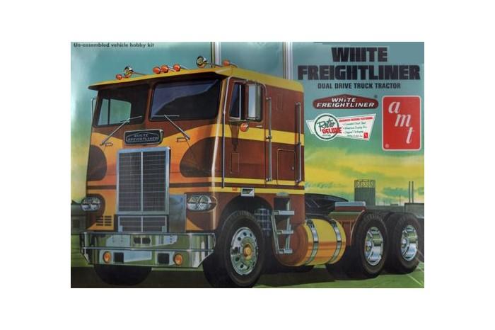 white-freightliner-dual-drive-tractor-maquette-de-camion-amt-ertl-620