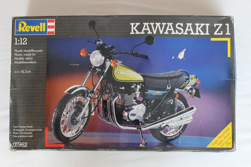 Kawasaki Z-1 revell 1-12     5000ft+posta

Sajnos matricahiányosan került hozzám...