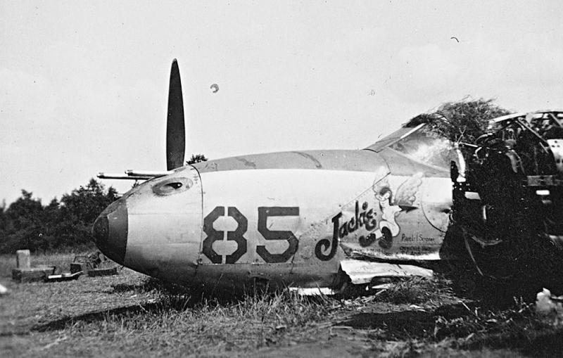 P-38J Lightning vadászrepülő. Tapolca és Sümeg között kényszerleszállással ért földet, 1944. augusztus 22-én.