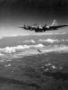 B-17 Flying Fortress bombázógépek a szobi vasúti híd bombázásakor