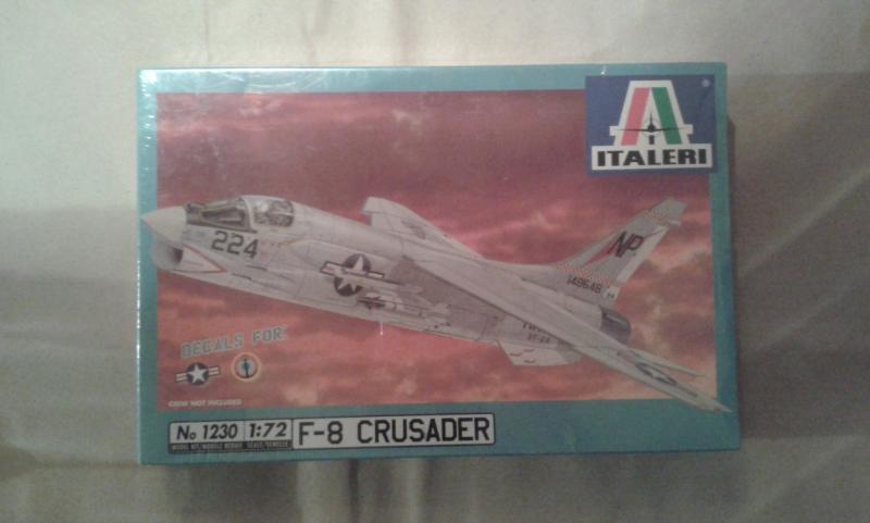 italeri f-8 2200ft 1:72