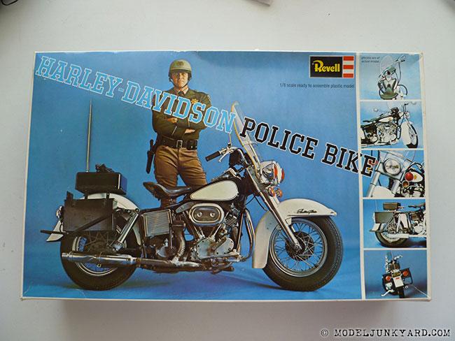 Revell harley police bike 1-6   7000ft+posta

egy hengere hiányzik