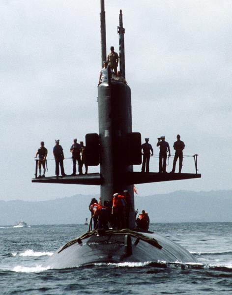USS_Scamp_(SSN-588)_bow_view