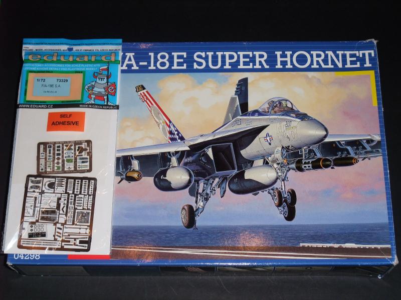 1/72 Revell F/A-18E Super Hornet + Eduard színes rézmaratás készlet

11210.-