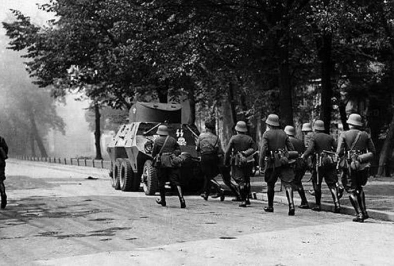 Nazi troops lead an attack on the Danzing post office