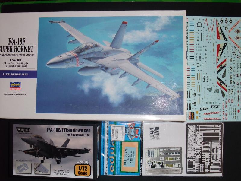 1/72 Hasegawa F/A-18F Super Hornet + Eduard színes rézmaratás és Wolfpack kiegészítő szárnyakkal