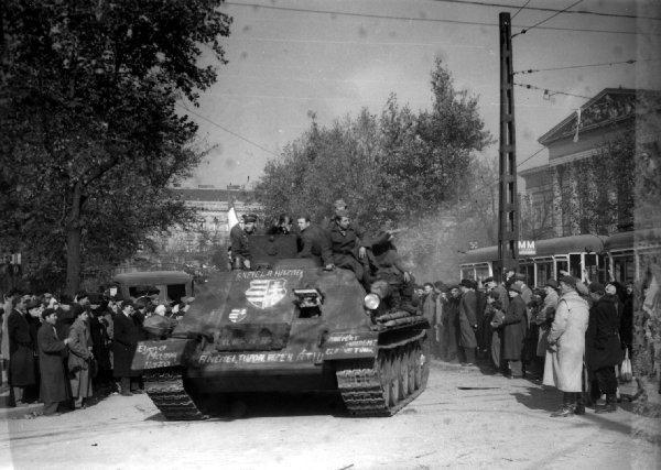 SU_122_ARV

Ez magyar ha jól látom...