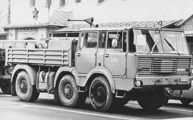 Tatra 813