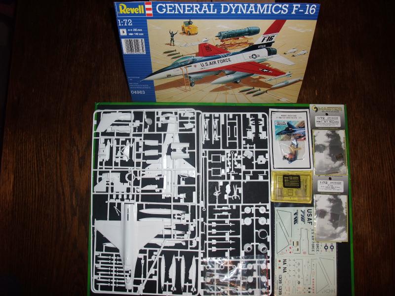 1/72 Revell General Dinamycs F-16 CMK és MASTER kiegészítőkel és + gyanta katapult ülés