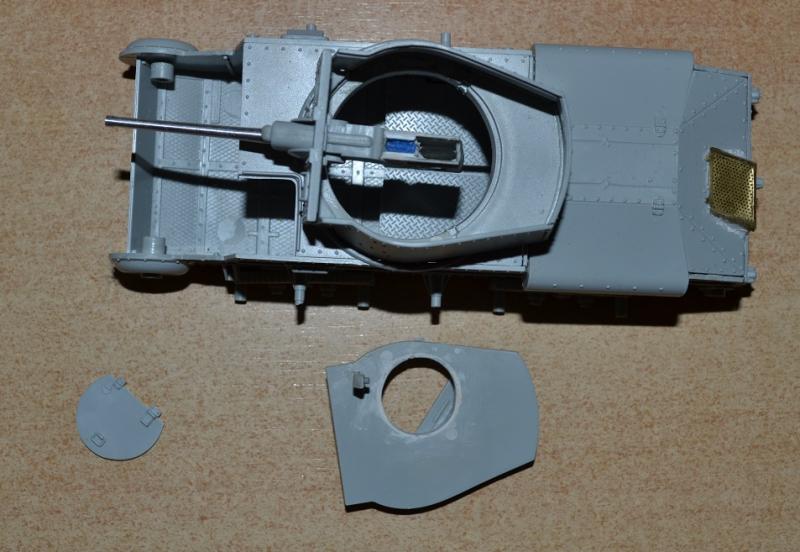 Pz. 38(t)

A torony belülről. Ezt azért mindenképp be szeretném rendezni, amihez elég sok képet találtam, az ágyú lesz különösen munkás.