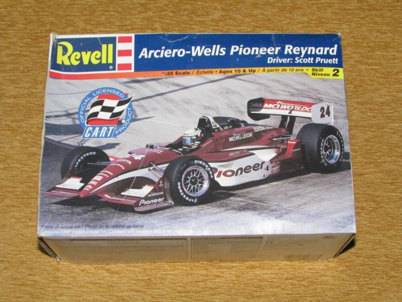 Revell 1_25 CART Arciero-Wells Pioneer Reynard (Scott Pruett) makett