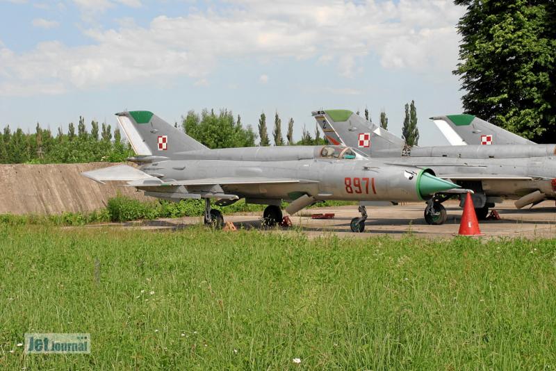 8971_mig-21bis_cn_75078971_20100207_1004770051