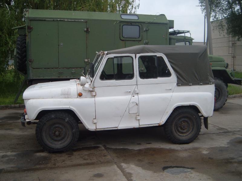 Fehér UAZ