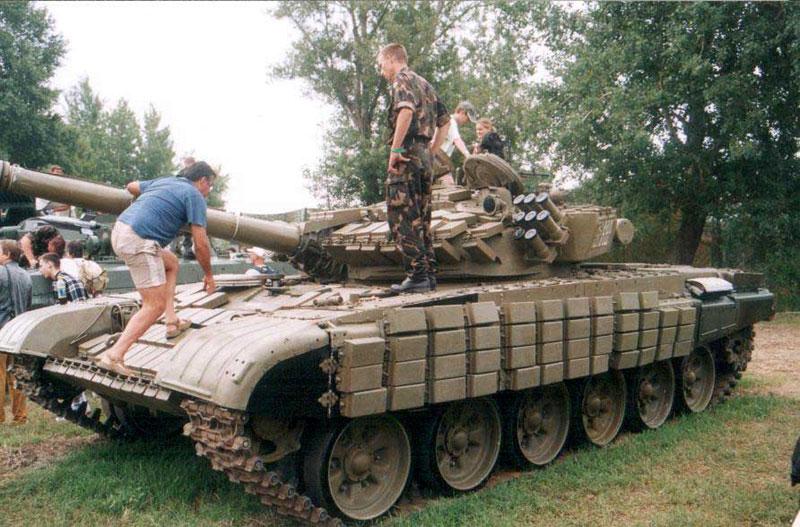 19  T-72AV MH-110 7. lö. ho. Hódmezővásárhely

MH-110 7. lö. ho. Hódmezővásárhely