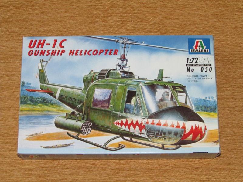 Italeri 1_72 UH-1C Gunship Helicopter makett