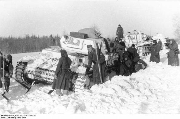 C__Data_Users_DefApps_AppData_INTERNETEXPLORER_Temp_Saved Images_Panzer-IV-tanks-in-snow-December-1941-595x393