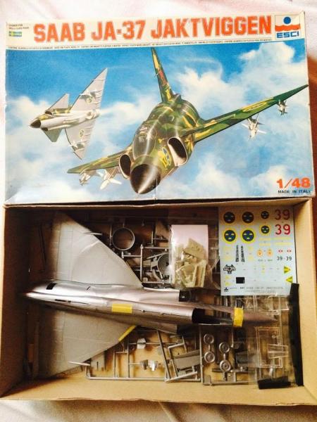 1/48 Esci SAAB JA-37 JaktViggen + gyanta kabin 6900Ft (ragasztva nincs!)