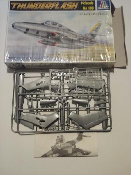 italeri thunderflash 1:72 matrica nélkül 1600ft