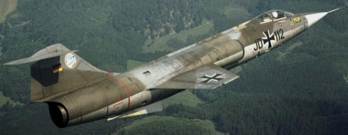 im294-F-104G_Starfighter_JG_74_in_flight_1965