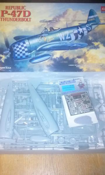 CAM01

1/48 Academy P-47D.1 alsó vízszintes szegecselve.Eduard külső-belső maratással.6000Ft. 