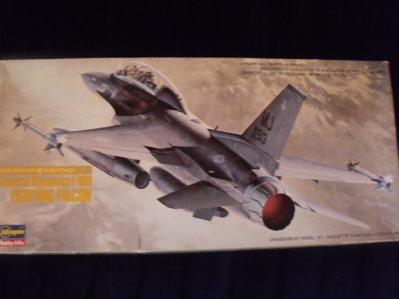 1.72 Hasegawa F-16D 2500Ft