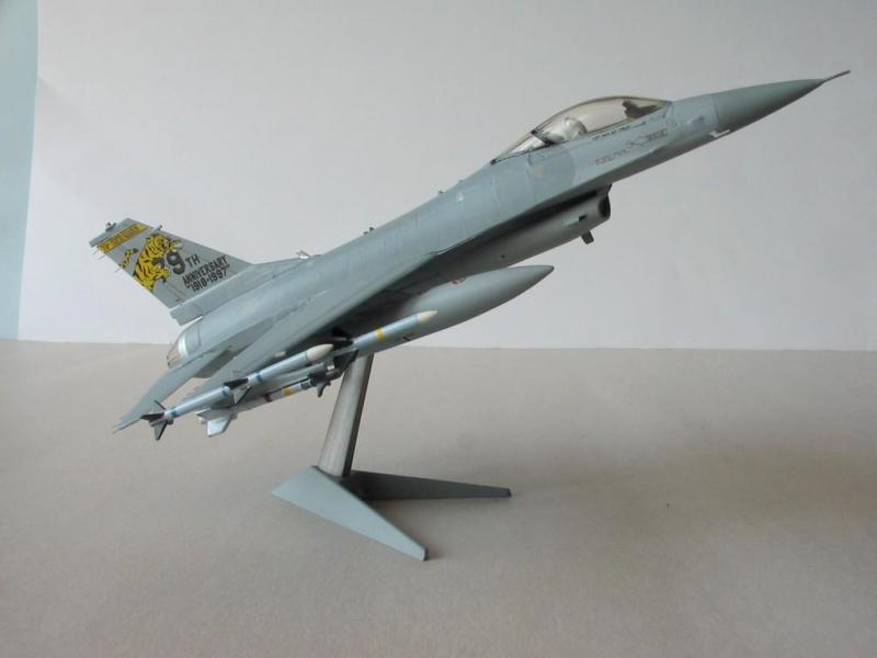 F-16  14