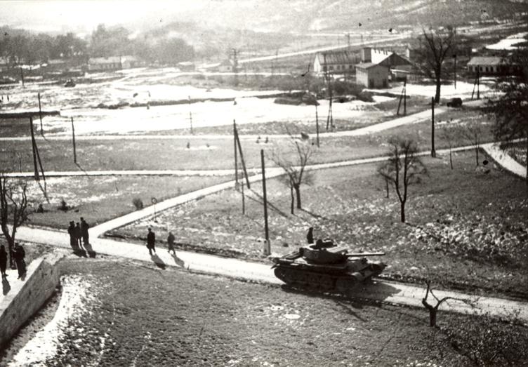 szovjet_T-44 tank_miskolcon_az_egyetem_teruleten