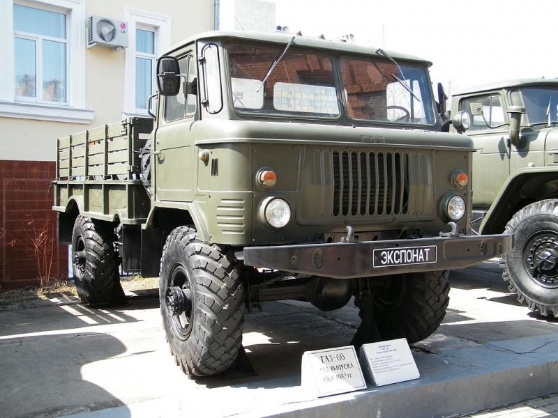 ГАЗ-66_

Platós változat megépíthető