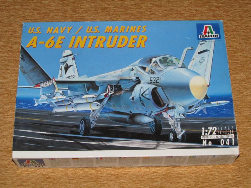 Italeri 1_72 A-6E Intruder (2 bomba hiányzik) 3.200.-