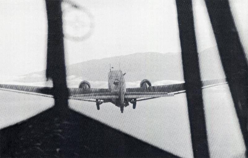 Unternehmen-Merkur-Junkers-Ju-52-3mg4e-towing-DFS-230-during-the-invasion-of-Crete-1941-02